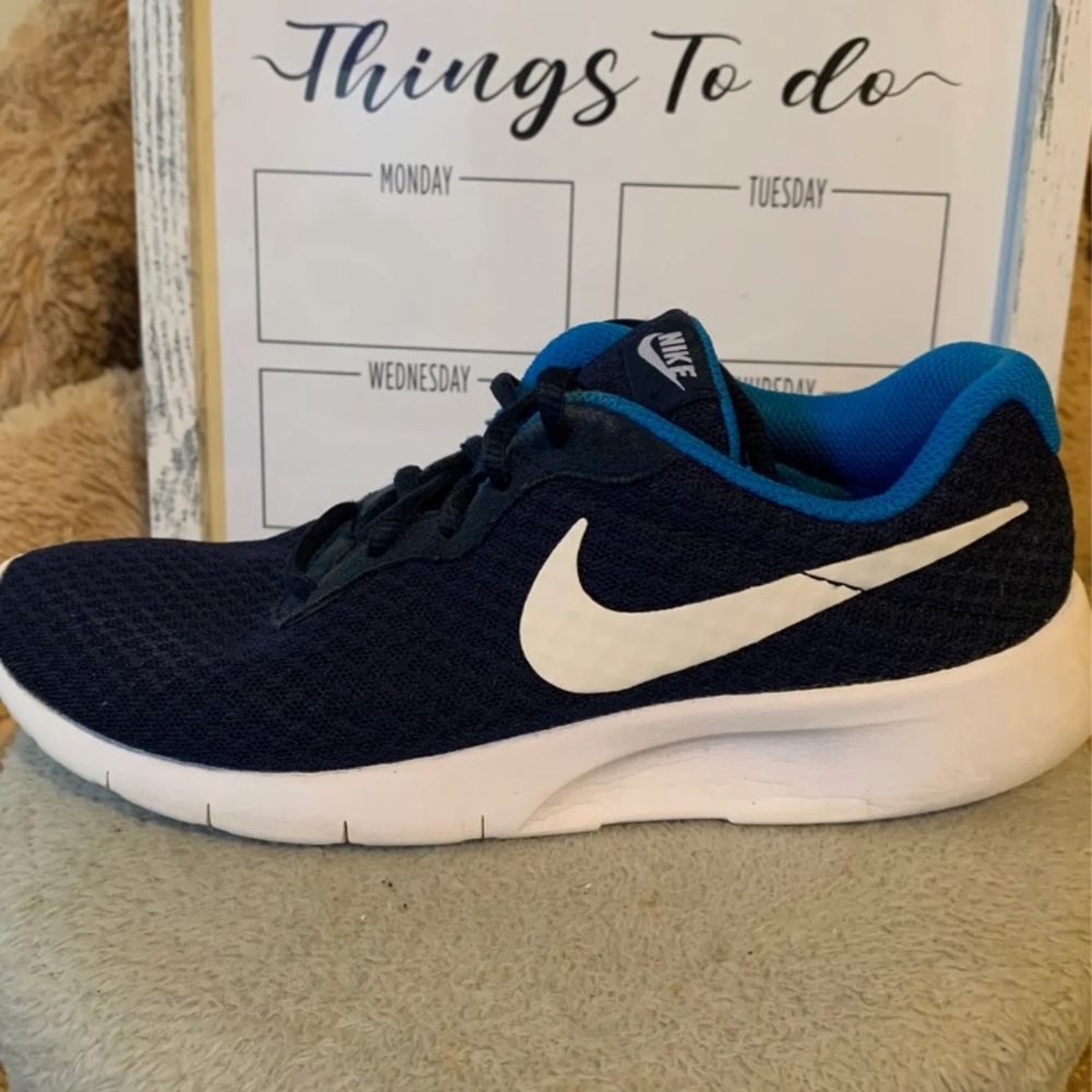 Navy Blue Nike size 5 Unisex